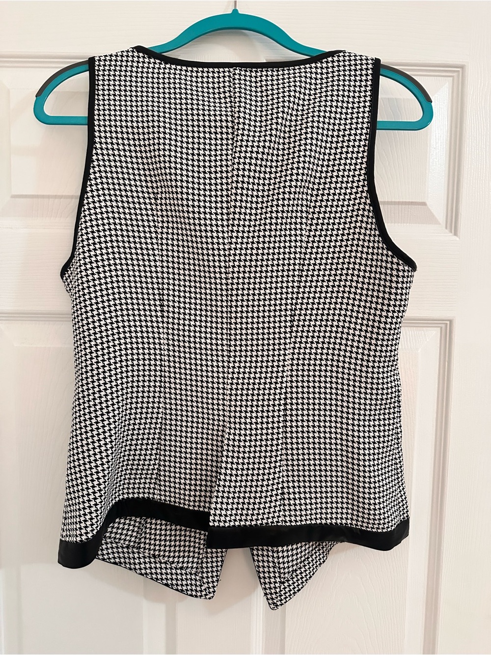 Commense Black & White Houndstooth Sleeveless Vest Top Gold Buttons Size Large - Picture 10 of 12